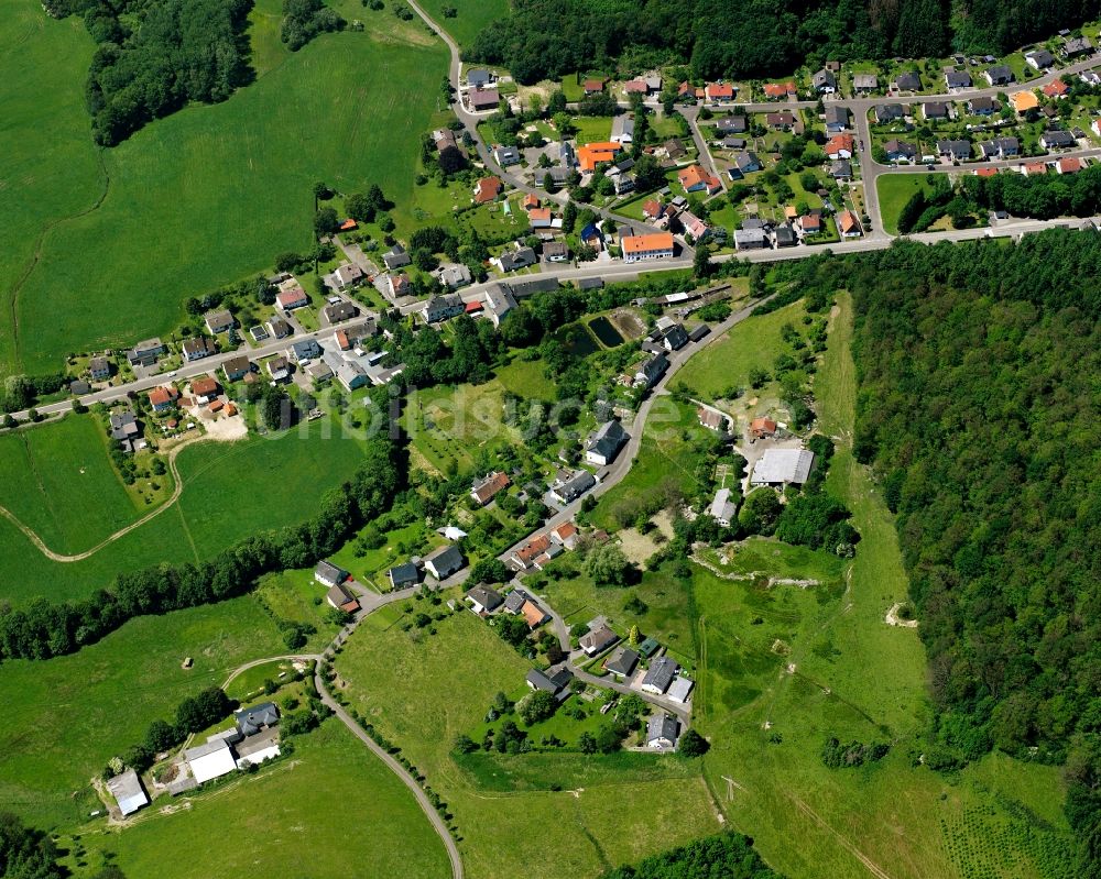 Abentheuer von oben - Dorf - Ansicht am Rande Waldgebieten in Abentheuer im Bundesland Rheinland-Pfalz, Deutschland