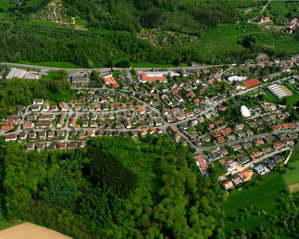 Luftaufnahme Albershausen - Dorf - Ansicht am Rande Waldgebieten in Albershausen im Bundesland Baden-Württemberg, Deutschland