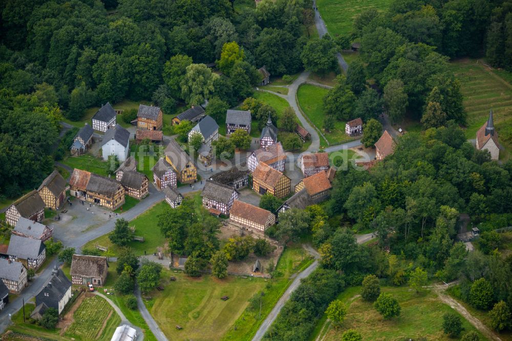 Luftbild Anspach - Dorf - Ansicht am Rande von Waldgebieten in Anspach im Bundesland Hessen, Deutschland