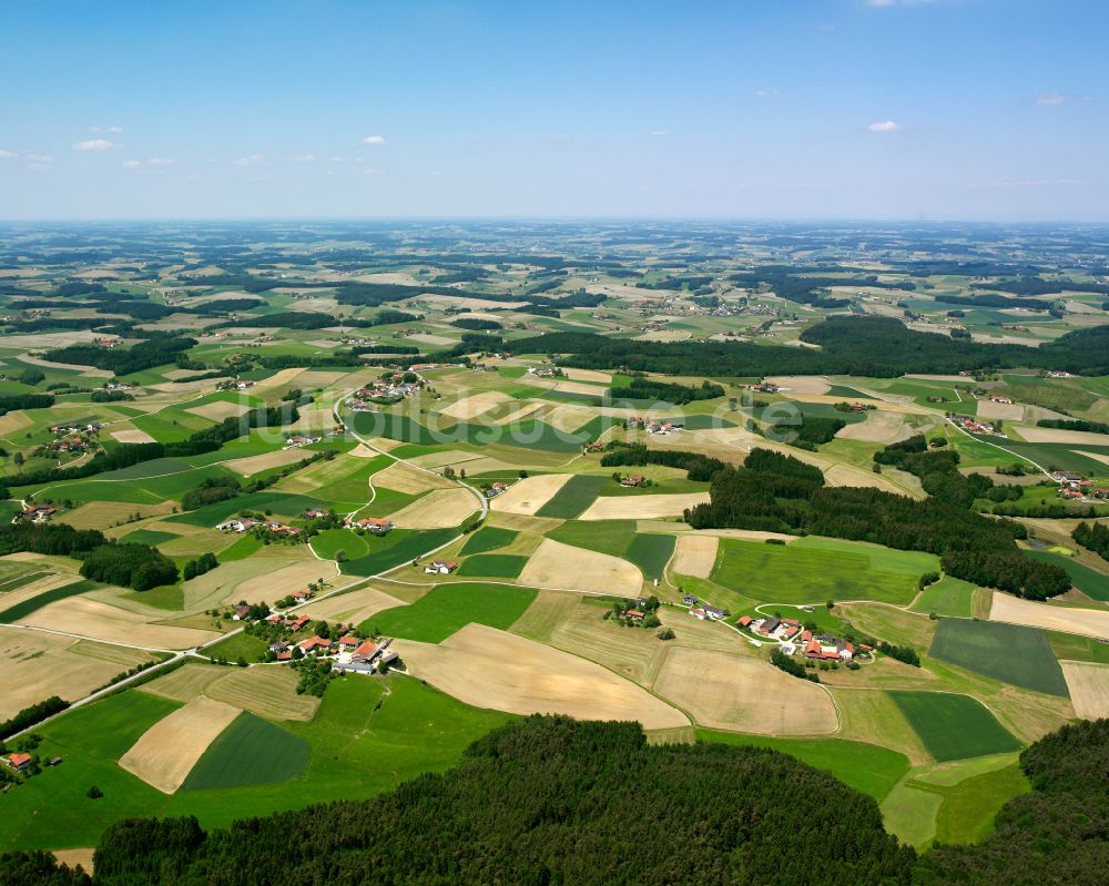 Luftbild Antersberg - Dorf - Ansicht am Rande Waldgebieten in Antersberg im Bundesland Bayern, Deutschland