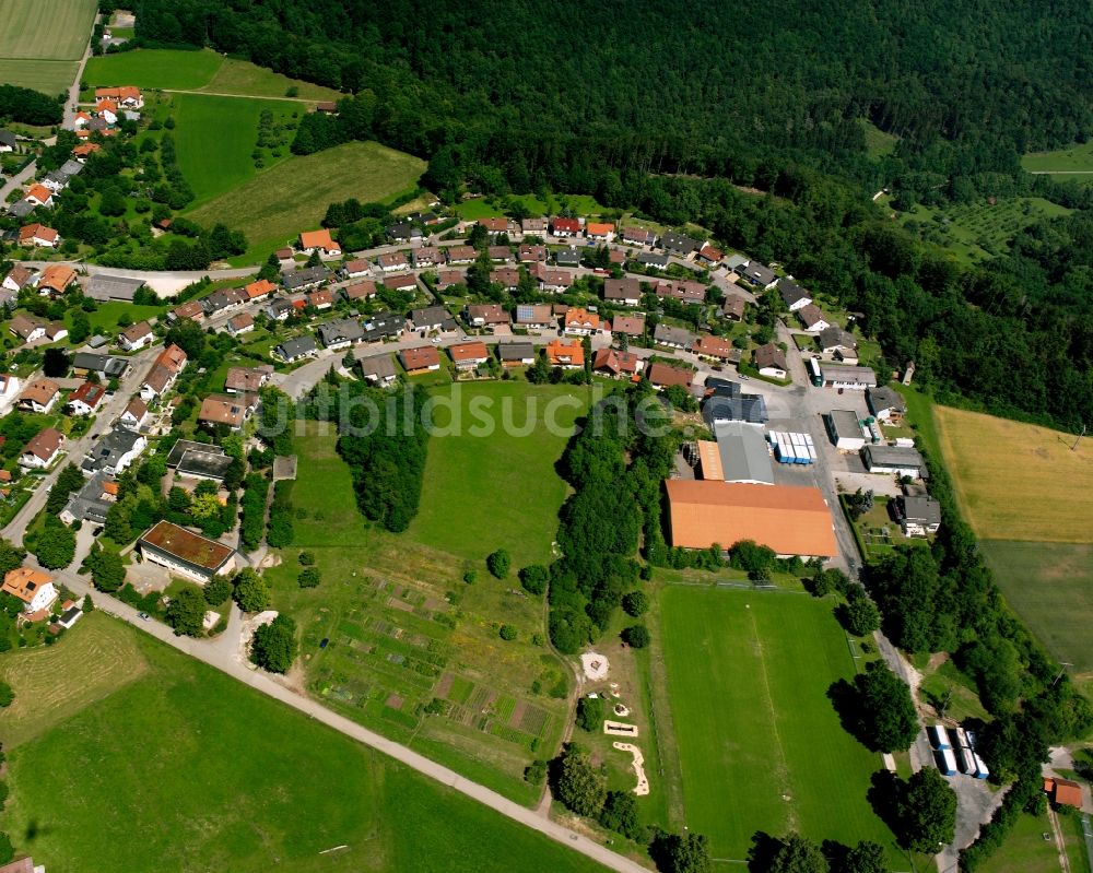 Luftbild Aufhausen - Dorf - Ansicht am Rande Waldgebieten in Aufhausen im Bundesland Baden-Württemberg, Deutschland