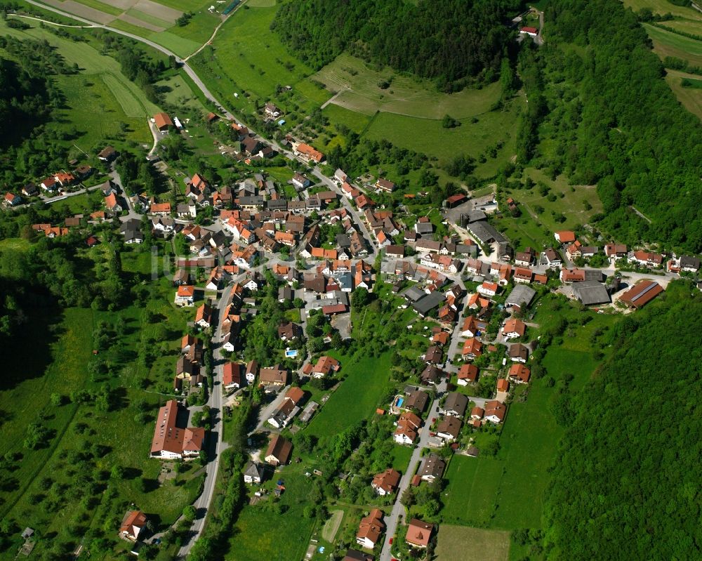 Luftaufnahme Bad Ditzenbach - Dorf - Ansicht am Rande Waldgebieten in Bad Ditzenbach im Bundesland Baden-Württemberg, Deutschland