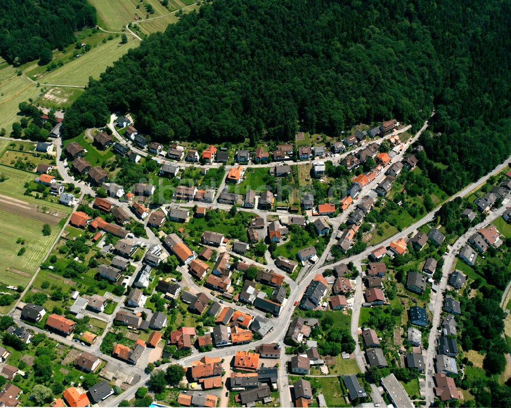 Bad Herrenalb von oben - Dorf - Ansicht am Rande von Waldgebieten in Bad Herrenalb im Bundesland Baden-Württemberg, Deutschland
