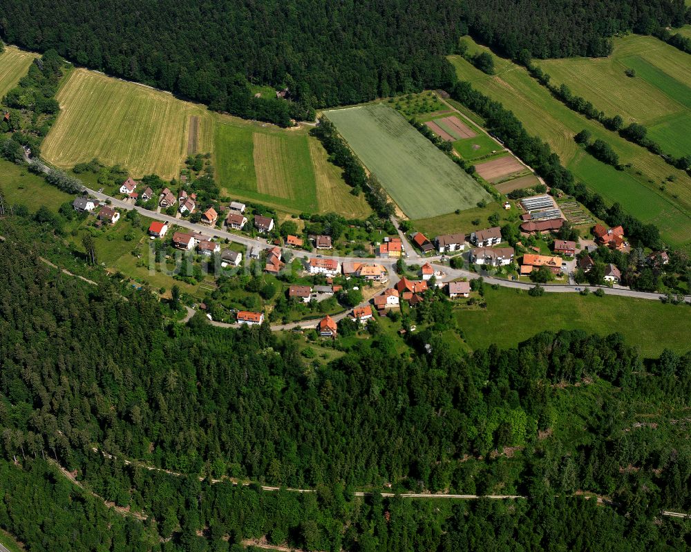 Luftaufnahme Bad Liebenzell - Dorf - Ansicht am Rande von Waldgebieten in Bad Liebenzell im Bundesland Baden-Württemberg, Deutschland