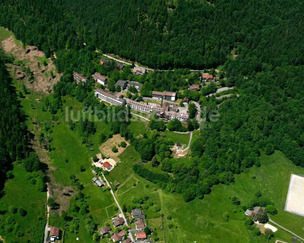 Luftbild Bad Wildbad - Dorf - Ansicht am Rande von Waldgebieten in Bad Wildbad im Bundesland Baden-Württemberg, Deutschland