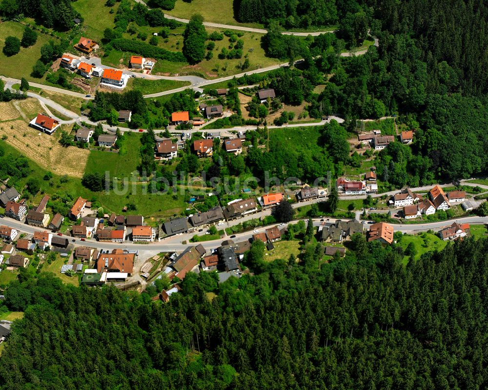 Luftaufnahme Berneck - Dorf - Ansicht am Rande von Waldgebieten in Berneck im Bundesland Baden-Württemberg, Deutschland