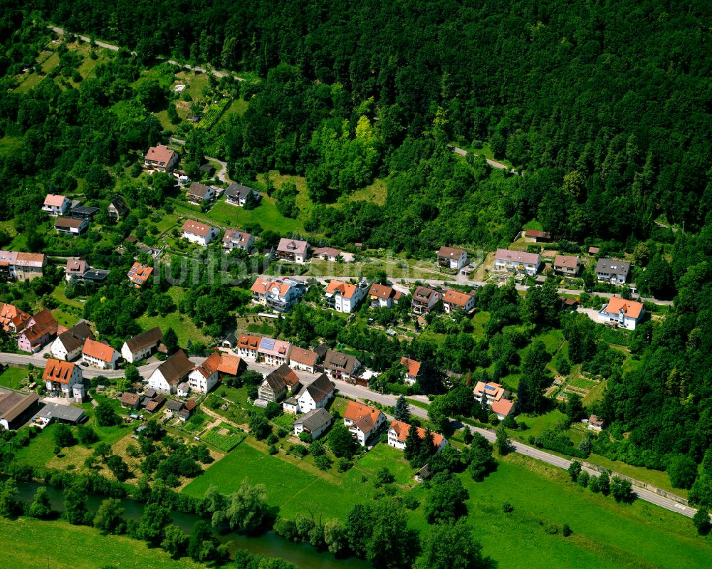 Bieringen von oben - Dorf - Ansicht am Rande von Waldgebieten in Bieringen im Bundesland Baden-Württemberg, Deutschland