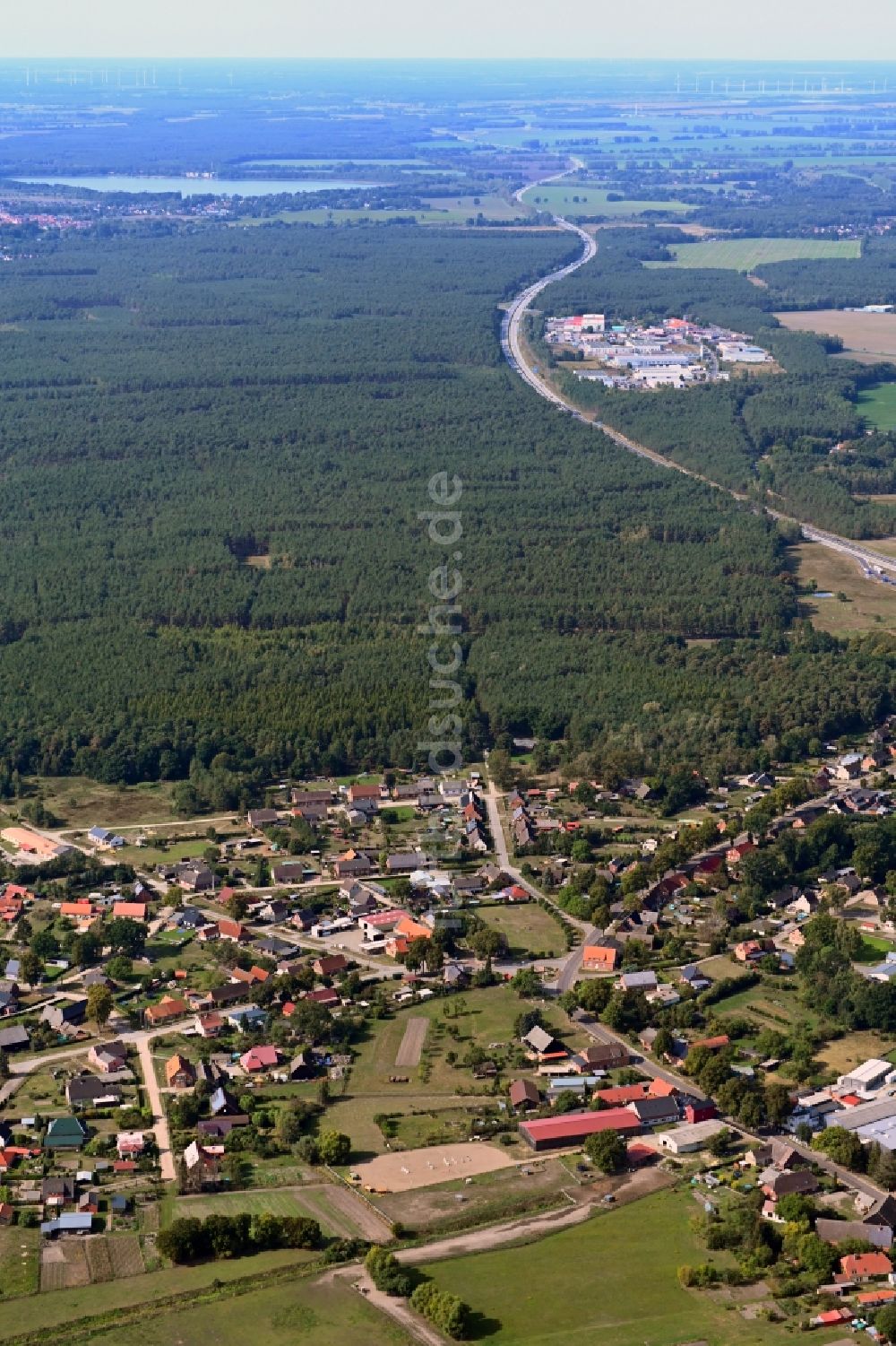 Blievenstorf von oben - Dorf - Ansicht am Rande Waldgebieten in Blievenstorf im Bundesland Mecklenburg-Vorpommern, Deutschland