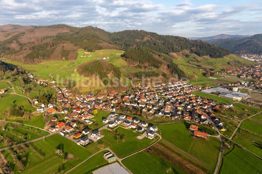 Bollenbach aus der Vogelperspektive: Dorf - Ansicht am Rande von Waldgebieten in Bollenbach im Bundesland Baden-Württemberg, Deutschland