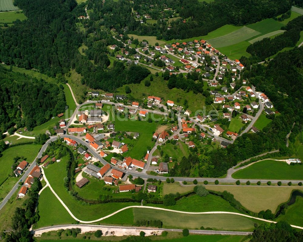 Luftaufnahme Bronnen - Dorf - Ansicht am Rande Waldgebieten in Bronnen im Bundesland Baden-Württemberg, Deutschland