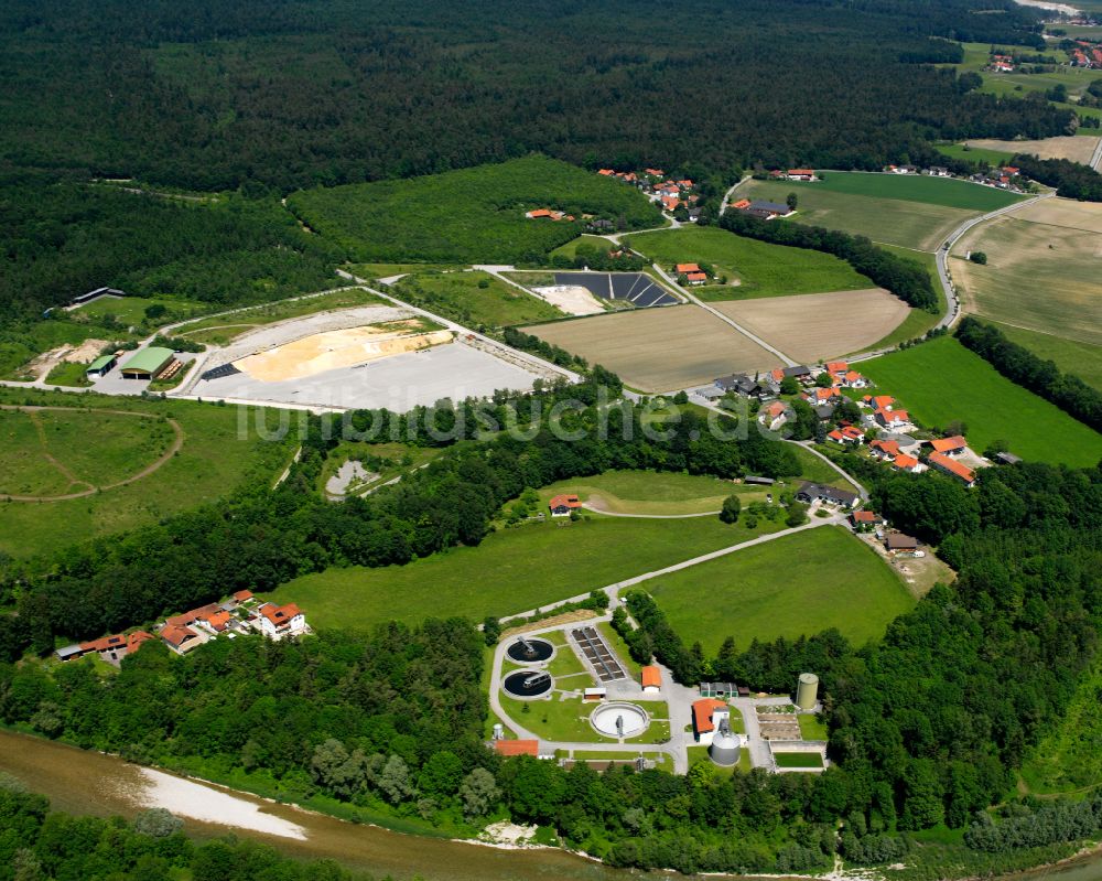 Bruck von oben - Dorf - Ansicht am Rande Waldgebieten in Bruck im Bundesland Bayern, Deutschland