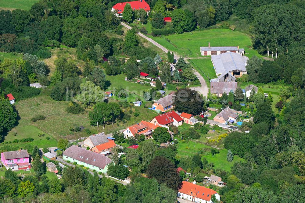 Luftaufnahme Buschmühl - Dorf - Ansicht am Rande von Waldgebieten in Buschmühl im Bundesland Mecklenburg-Vorpommern, Deutschland