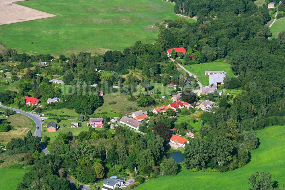 Luftaufnahme Buschmühl - Dorf - Ansicht am Rande von Waldgebieten in Buschmühl im Bundesland Mecklenburg-Vorpommern, Deutschland