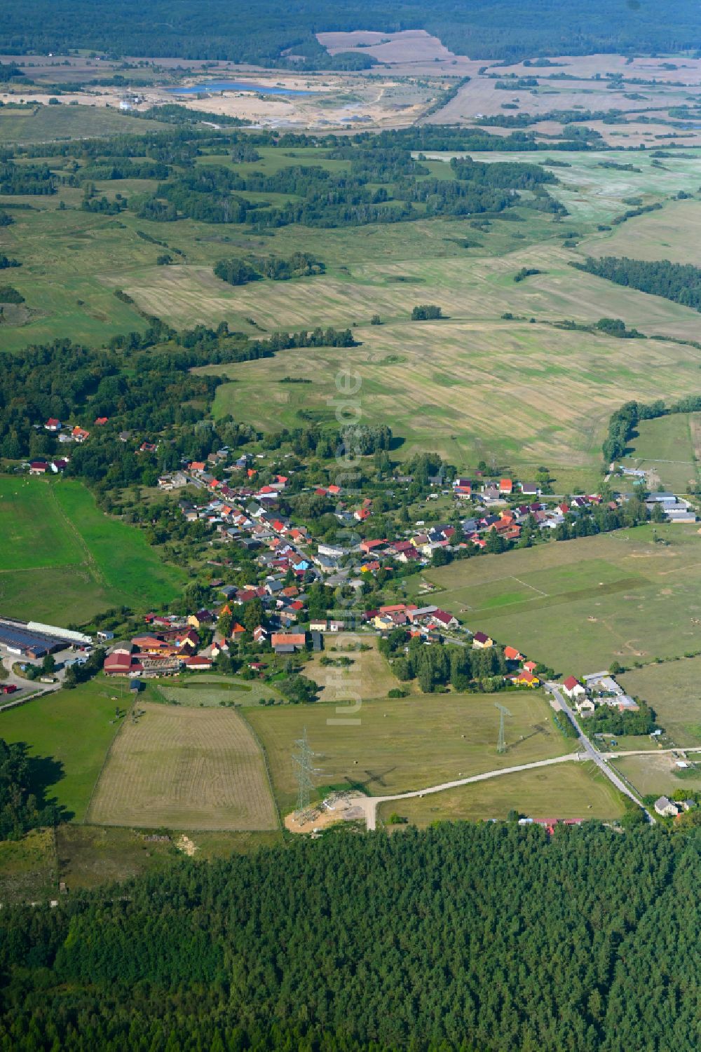 Luftbild Chorin - Dorf - Ansicht am Rande von Waldgebieten in Chorin im Bundesland Brandenburg, Deutschland