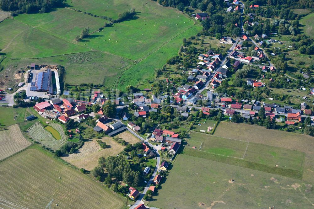 Luftaufnahme Chorin - Dorf - Ansicht am Rande von Waldgebieten in Chorin im Bundesland Brandenburg, Deutschland
