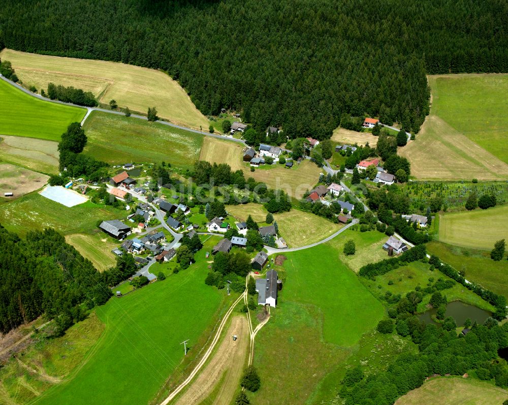 Christusgrün aus der Vogelperspektive: Dorf - Ansicht am Rande von Waldgebieten in Christusgrün im Bundesland Bayern, Deutschland