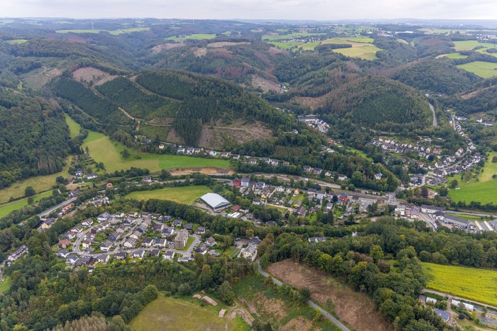 Luftaufnahme Dahl - Dorf - Ansicht am Rande von Waldgebieten in Dahl im Bundesland Nordrhein-Westfalen, Deutschland