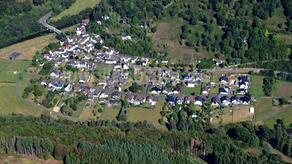 Datzeroth von oben - Dorf - Ansicht am Rande Waldgebieten in Datzeroth im Bundesland Rheinland-Pfalz, Deutschland