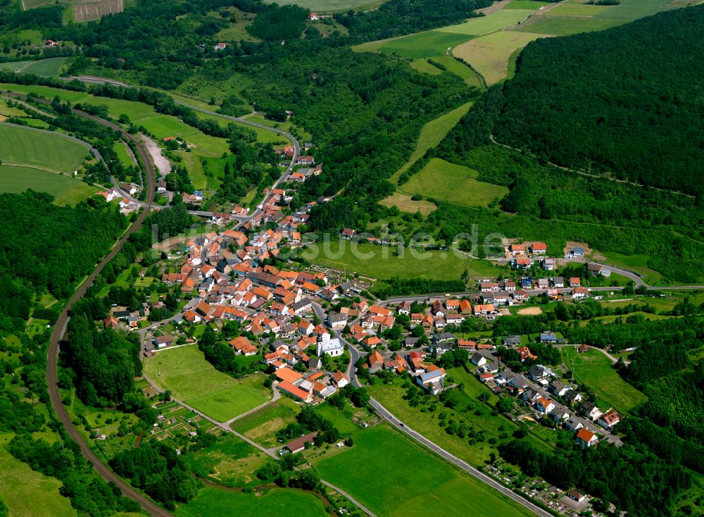 Luftaufnahme Dielkirchen - Dorf - Ansicht am Rande von Waldgebieten in Dielkirchen im Bundesland Rheinland-Pfalz, Deutschland