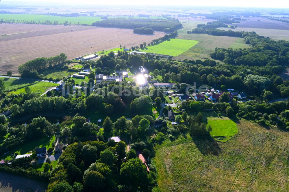 Luftbild Drechow - Dorf - Ansicht am Rande von Waldgebieten in Drechow im Bundesland Mecklenburg-Vorpommern, Deutschland