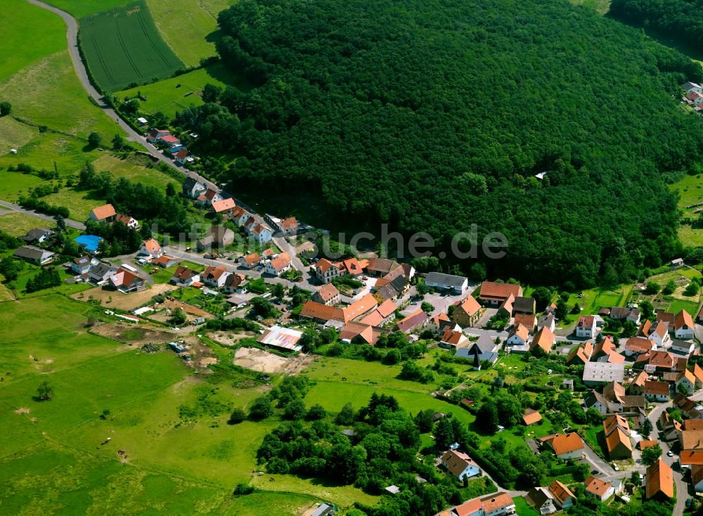 Luftaufnahme Dörnbach - Dorf - Ansicht am Rande von Waldgebieten in Dörnbach im Bundesland Rheinland-Pfalz, Deutschland