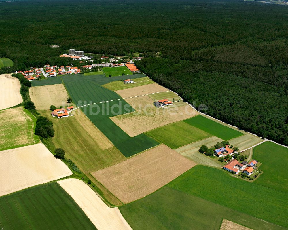 Edmaier von oben - Dorf - Ansicht am Rande Waldgebieten in Edmaier im Bundesland Bayern, Deutschland