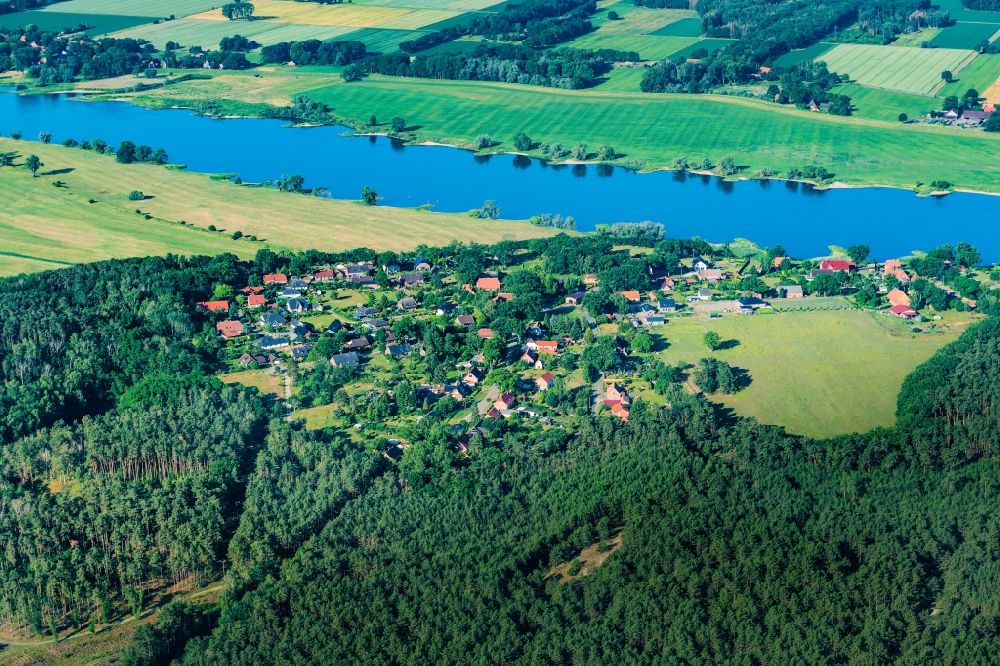 Luftbild Rüterberg - Dorf - Ansicht am Rande Waldgebieten an der Elbe in Rüterberg im Bundesland Mecklenburg-Vorpommern, Deutschland