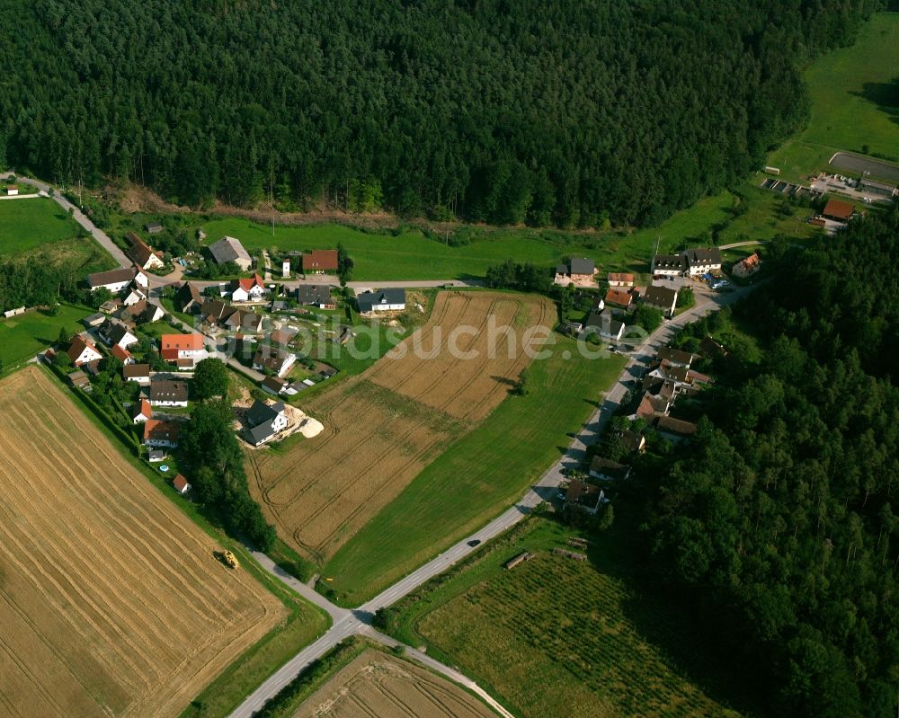 Luftaufnahme Erlmühle - Dorf - Ansicht am Rande Waldgebieten in Erlmühle im Bundesland Bayern, Deutschland
