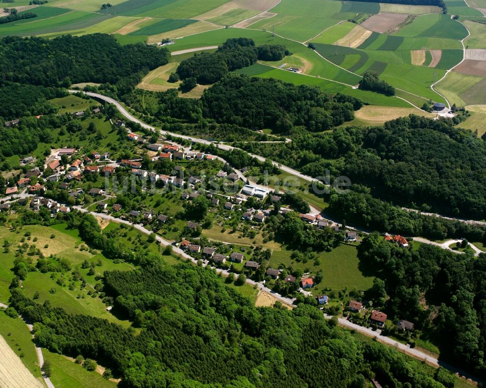 Luftaufnahme Eschbach - Dorf - Ansicht am Rande Waldgebieten in Eschbach im Bundesland Baden-Württemberg, Deutschland
