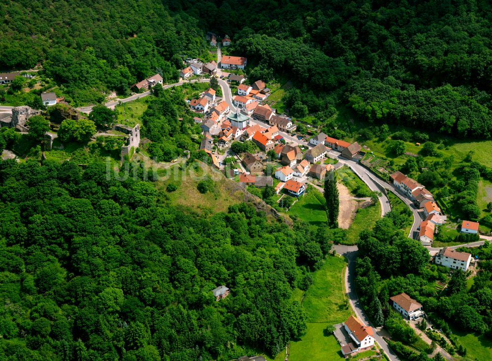 Luftbild Falkenstein - Dorf - Ansicht am Rande von Waldgebieten in Falkenstein im Bundesland Rheinland-Pfalz, Deutschland