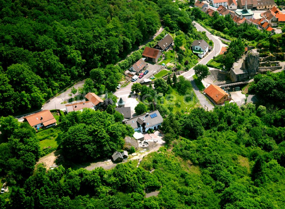 Falkenstein von oben - Dorf - Ansicht am Rande von Waldgebieten in Falkenstein im Bundesland Rheinland-Pfalz, Deutschland