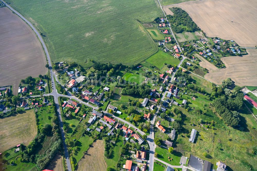 Luftaufnahme Felchow - Dorf - Ansicht am Rande von Waldgebieten in Felchow im Bundesland Brandenburg, Deutschland
