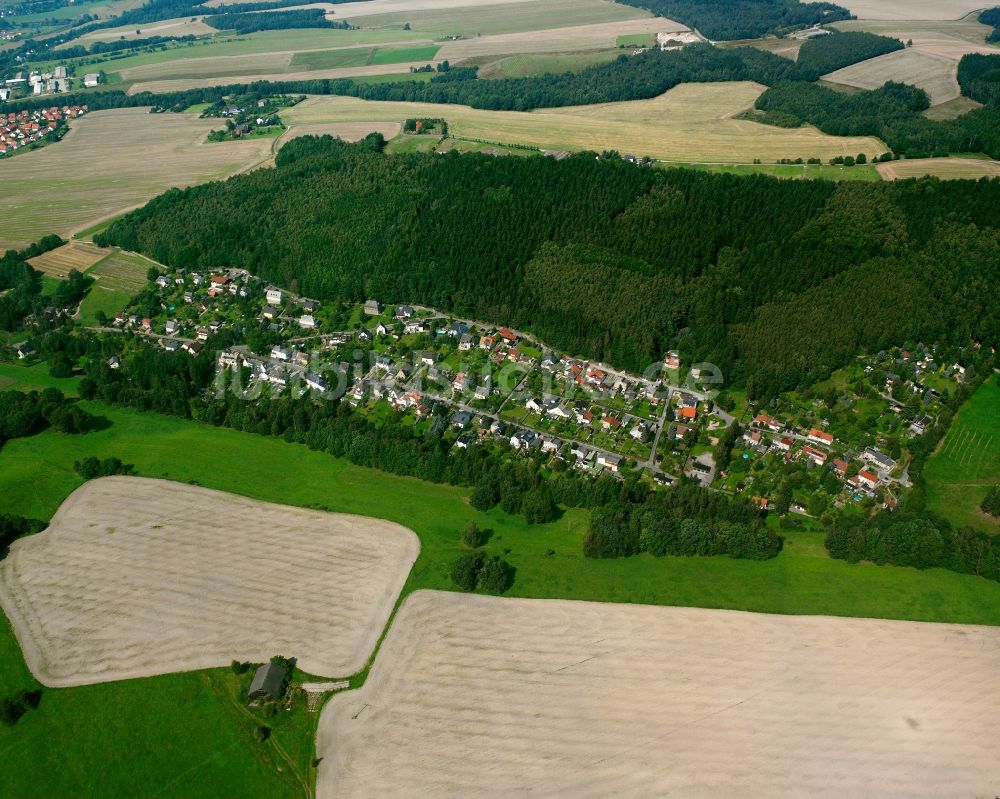 Flöha von oben - Dorf - Ansicht am Rande Waldgebieten in Flöha im Bundesland Sachsen, Deutschland