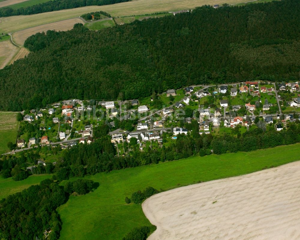 Flöha aus der Vogelperspektive: Dorf - Ansicht am Rande Waldgebieten in Flöha im Bundesland Sachsen, Deutschland
