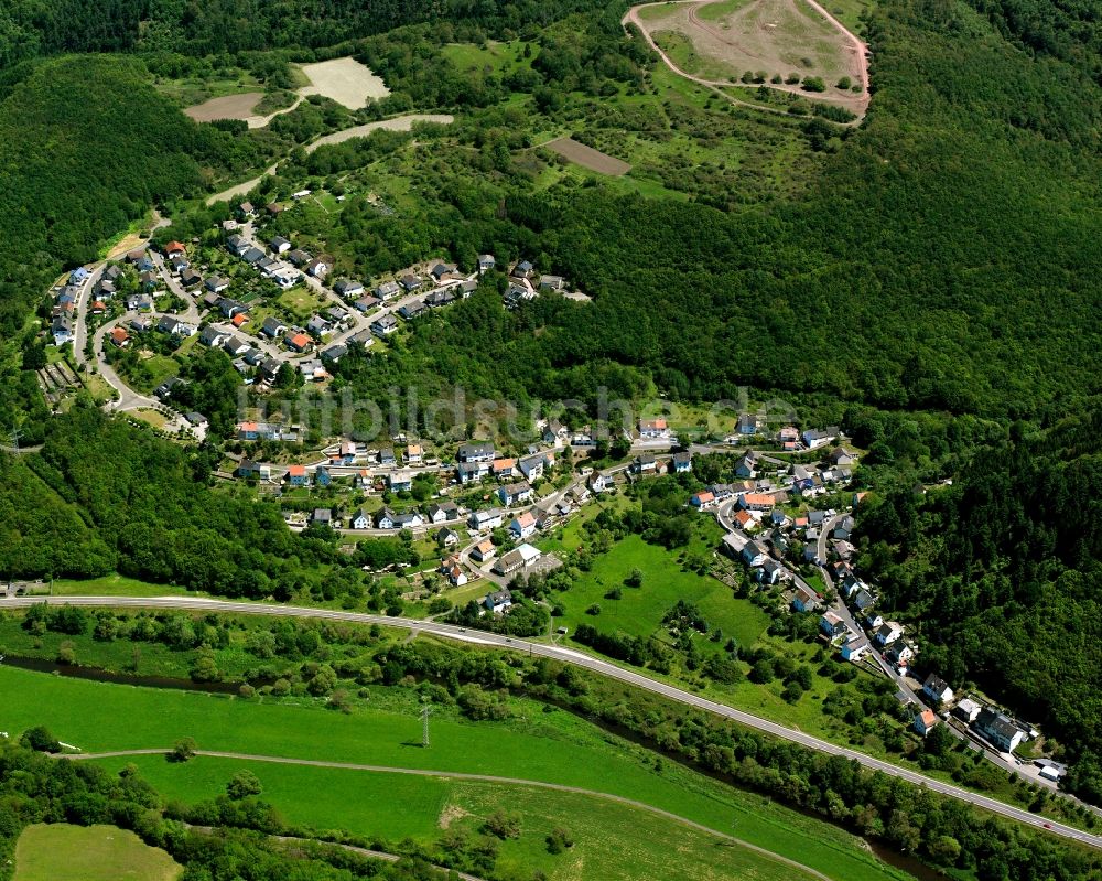 Luftaufnahme Frauenberg - Dorf - Ansicht am Rande Waldgebieten in Frauenberg im Bundesland Rheinland-Pfalz, Deutschland