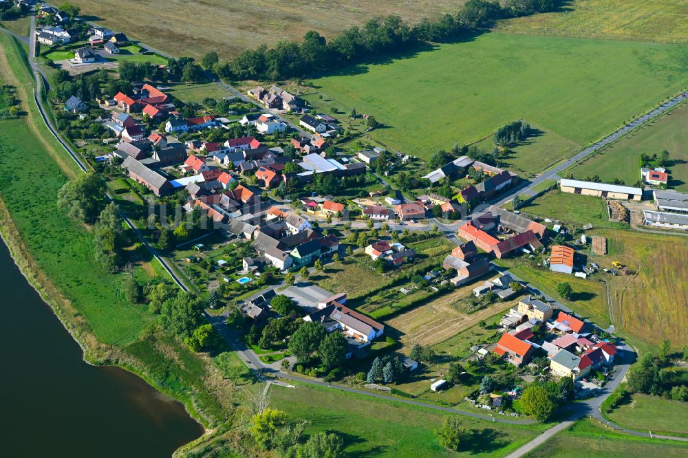 Gallin von oben - Dorf - Ansicht am Rande von Waldgebieten in Gallin im Bundesland Sachsen-Anhalt, Deutschland