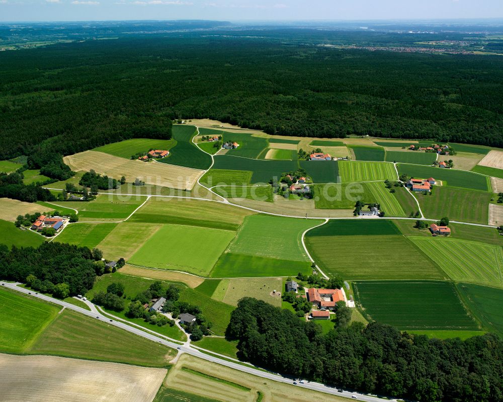 Luftbild Gasteig - Dorf - Ansicht am Rande Waldgebieten in Gasteig im Bundesland Bayern, Deutschland