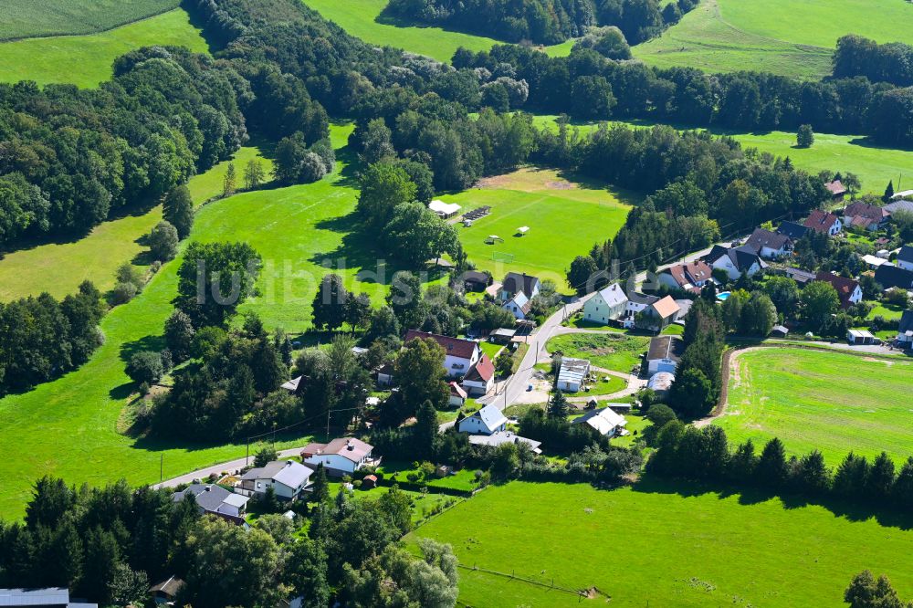 Luftaufnahme Gospersgrün - Dorf - Ansicht am Rande von Waldgebieten in Gospersgrün im Bundesland Sachsen, Deutschland