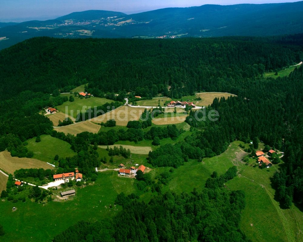 Luftaufnahme Grandsberg - Dorf - Ansicht am Rande Waldgebieten in Grandsberg im Bundesland Bayern, Deutschland