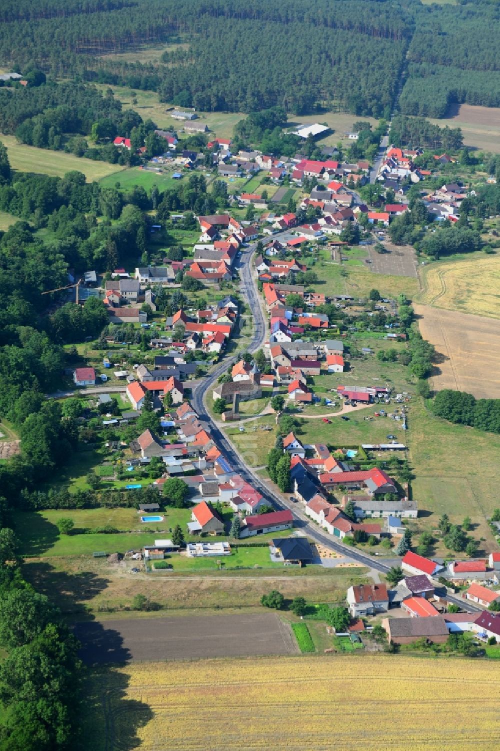 Gräben von oben - Dorf - Ansicht am Rande Waldgebieten in Gräben im Bundesland Brandenburg, Deutschland