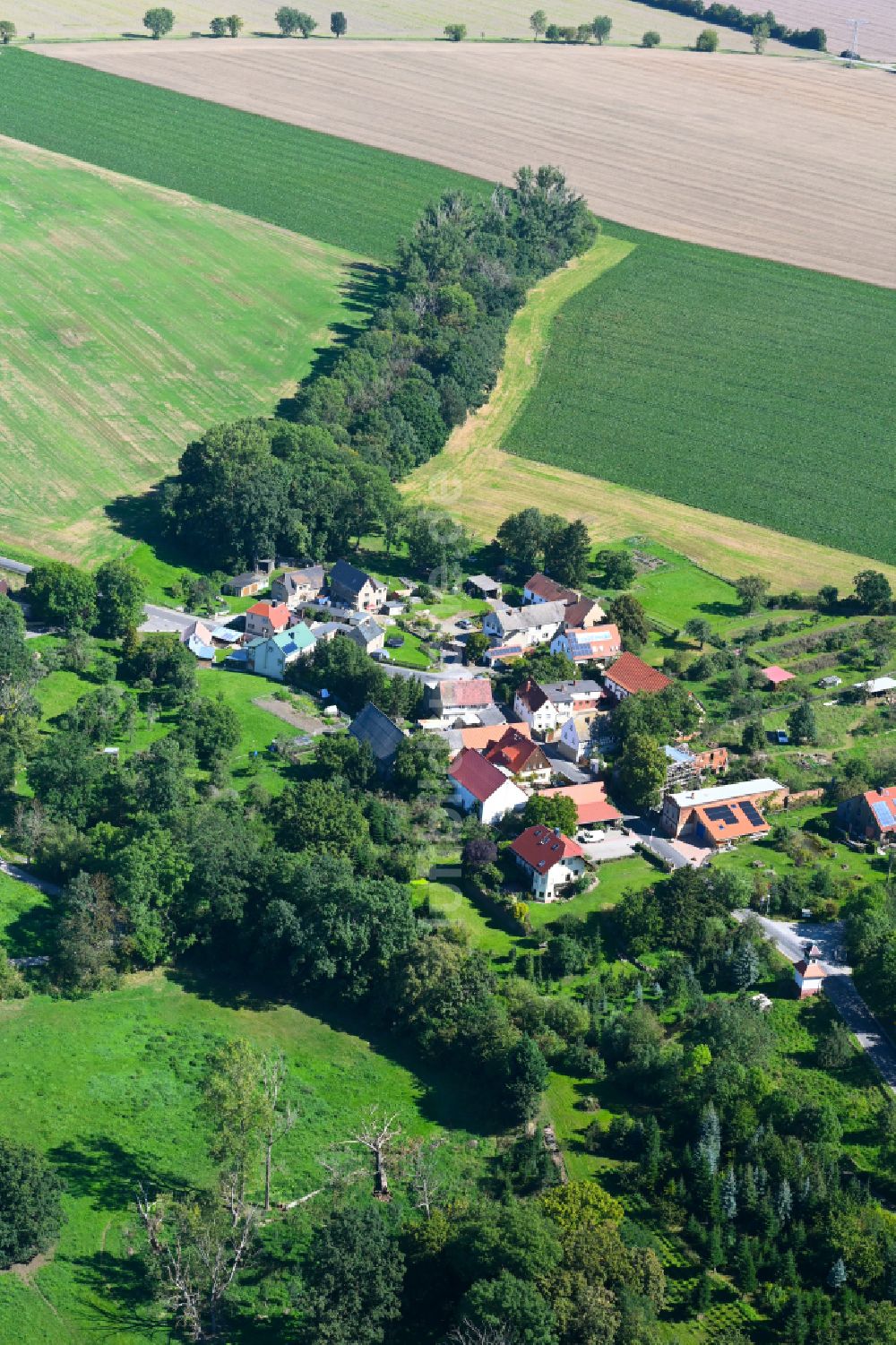Luftaufnahme Groitzsch - Dorf - Ansicht am Rande von Waldgebieten in Groitzsch im Bundesland Sachsen, Deutschland