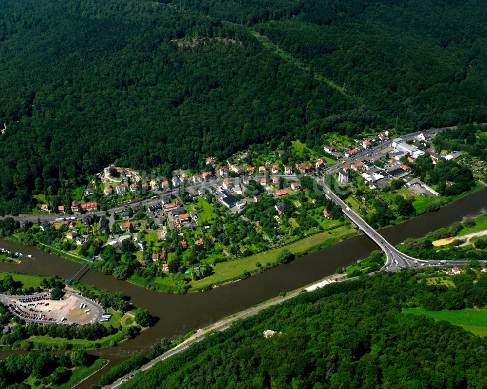 Hann. Münden von oben - Dorf - Ansicht am Rande Waldgebieten in Hann. Münden im Bundesland Niedersachsen, Deutschland