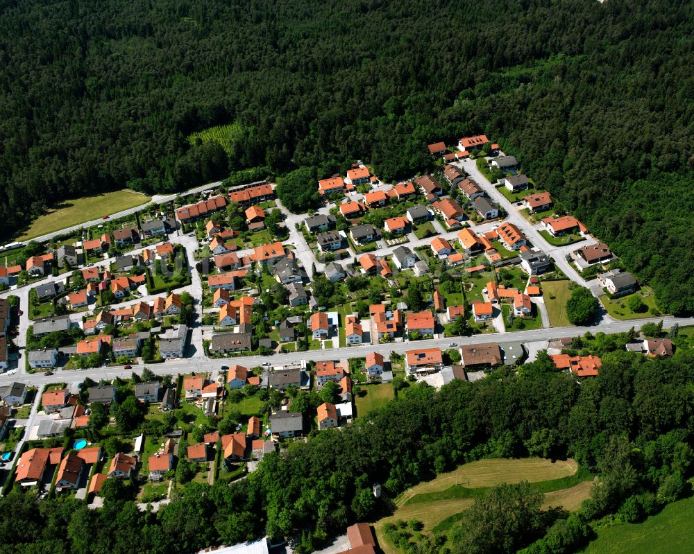 Luftaufnahme Hartfeld - Dorf - Ansicht am Rande Waldgebieten in Hartfeld im Bundesland Bayern, Deutschland