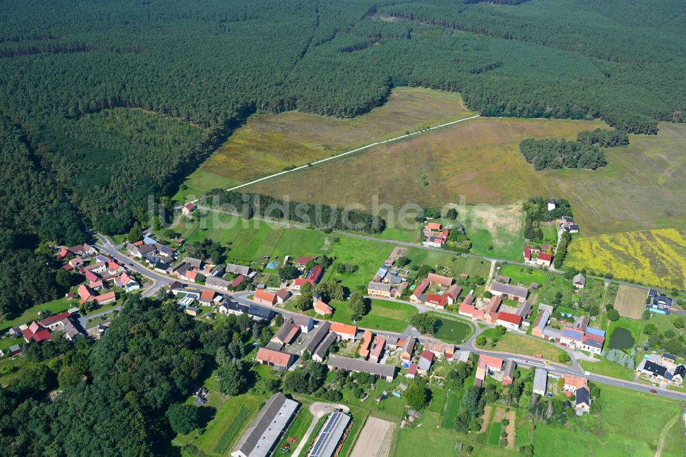 Luftbild Haseloff-Grabow - Dorf - Ansicht am Rande von Waldgebieten in Haseloff-Grabow im Bundesland Brandenburg, Deutschland