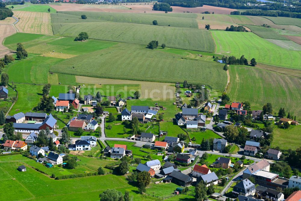 Luftaufnahme Hauptmannsgrün - Dorf - Ansicht am Rande von Waldgebieten in Hauptmannsgrün im Bundesland Sachsen, Deutschland