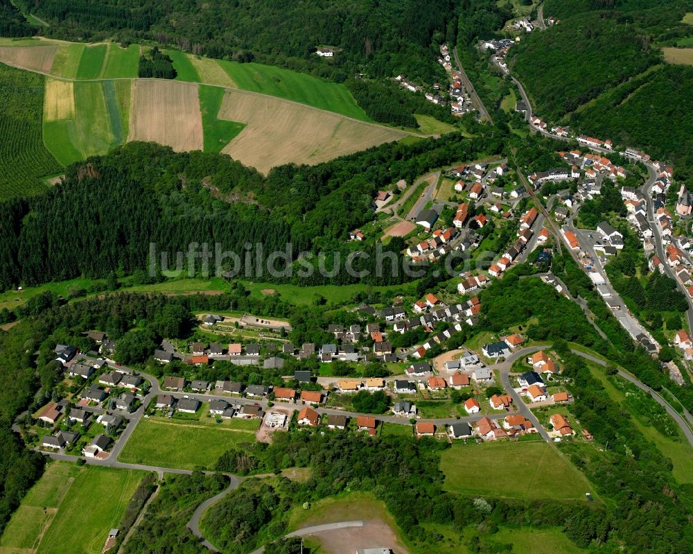 Luftbild Heimbach - Dorf - Ansicht am Rande Waldgebieten in Heimbach im Bundesland Rheinland-Pfalz, Deutschland