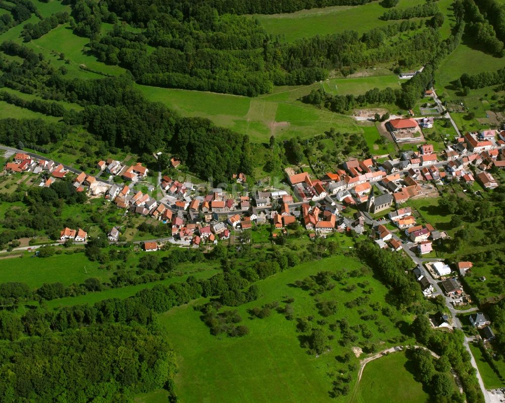 Luftbild Hildebrandshausen - Dorf - Ansicht am Rande Waldgebieten in Hildebrandshausen im Bundesland Thüringen, Deutschland
