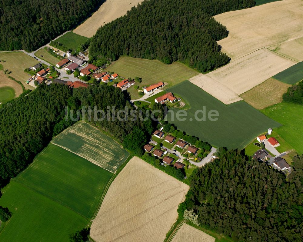 Luftbild Hochstraß - Dorf - Ansicht am Rande Waldgebieten in Hochstraß im Bundesland Bayern, Deutschland