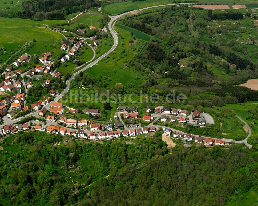 Hohenstaufen von oben - Dorf - Ansicht am Rande Waldgebieten in Hohenstaufen im Bundesland Baden-Württemberg, Deutschland