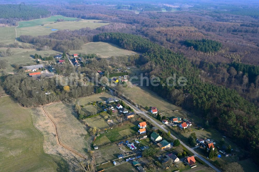 Hohenwalde aus der Vogelperspektive: Dorf - Ansicht am Rande Waldgebieten in Hohenwalde im Bundesland Brandenburg, Deutschland